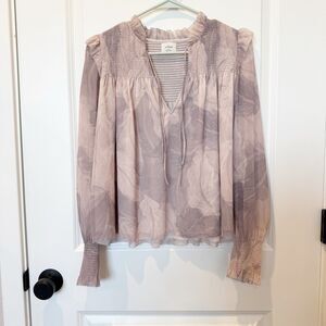 Aritzia‎ Womens Smocked Peasant Floral Top Size X-Small Lightweight Flowy Purple